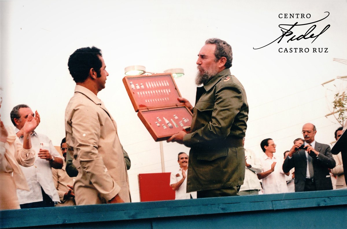 centrofidel's tweet photo. #Fidel:"Lo más difícil en esta área de la industria farmacéutica y la #biotecnología es la competencia que hay que vencer,la resistencia, realmente no resulta fácil competir con nosotros por el espíritu de trabajo que hay en esos centros, por la voluntad de vencer".#CubaEsCiencia https://t.co/MUVf3eyEsE