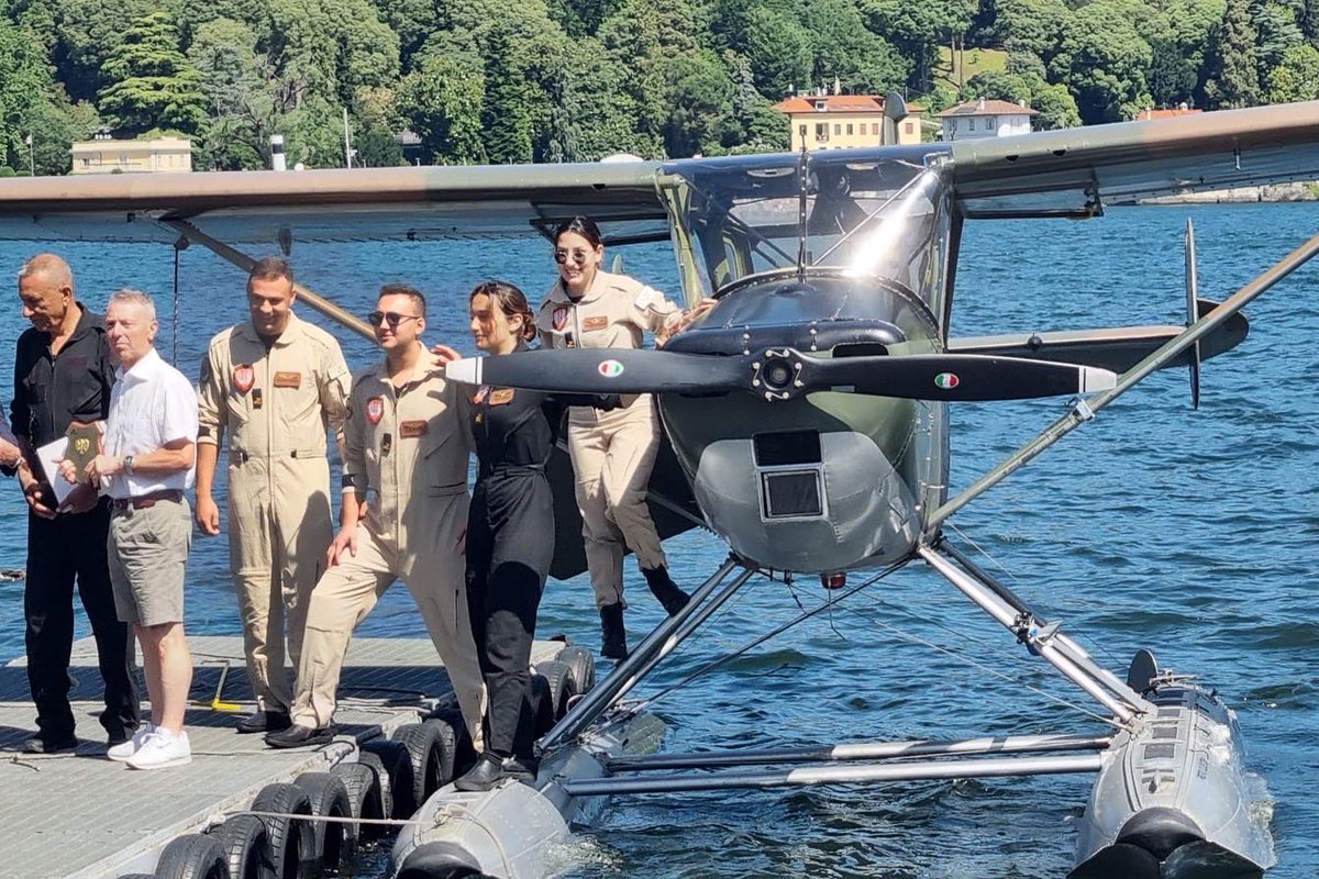 Ülkemizde ve Avrupa'da Deniz uçağı eğitimini zorunlu olarak uygulayan ilk Pilotaj bölümü olarak; öğrencilerimiz İtalya’da deniz uçağı eğitimlerine başladılar. Eğitimlerini başarıyla tamamlayan öğrencilerimize deniz uçağı lisansları takdim edildi. Öğrencilerimizi tebrik ederiz.