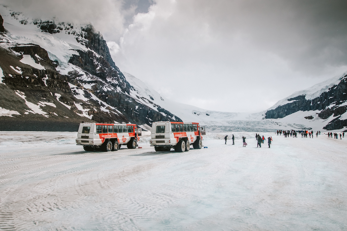 Globe_Guide's tweet photo. Ever driven to the foot of a glacier?! 

Day 2 on the Icefields Parkway means walking on a glacier and a glass bridge 900 feet high above the Sunwapta Valley! 

#Travel | #ExploreAlberta | @nissancanada | #ad https://t.co/VBh589kXiJ