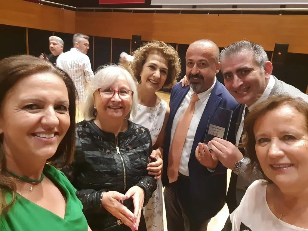 TahsinKuzgun's tweet photo. Kanser hastası çocuklarımız için fedakarca emek veren KİTVAK’a çok teşekkür ederiz. Güzelyalı Ortaokulu Ailesi olarak bir damla faydamız olduysa ne mutlu bize ❤️❤️❤️ #kitvak https://t.co/1R5mka07m7