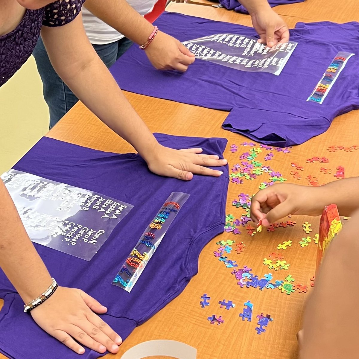 RachelMPost's tweet photo. Sharing what Ms. Meier put together with the help of our #IACUE grant. Our grad. shirts @PathwaysPUHSD ! Thank you so much @IACUE for supporting our vision. @puhsd https://t.co/uhklMFAYR3