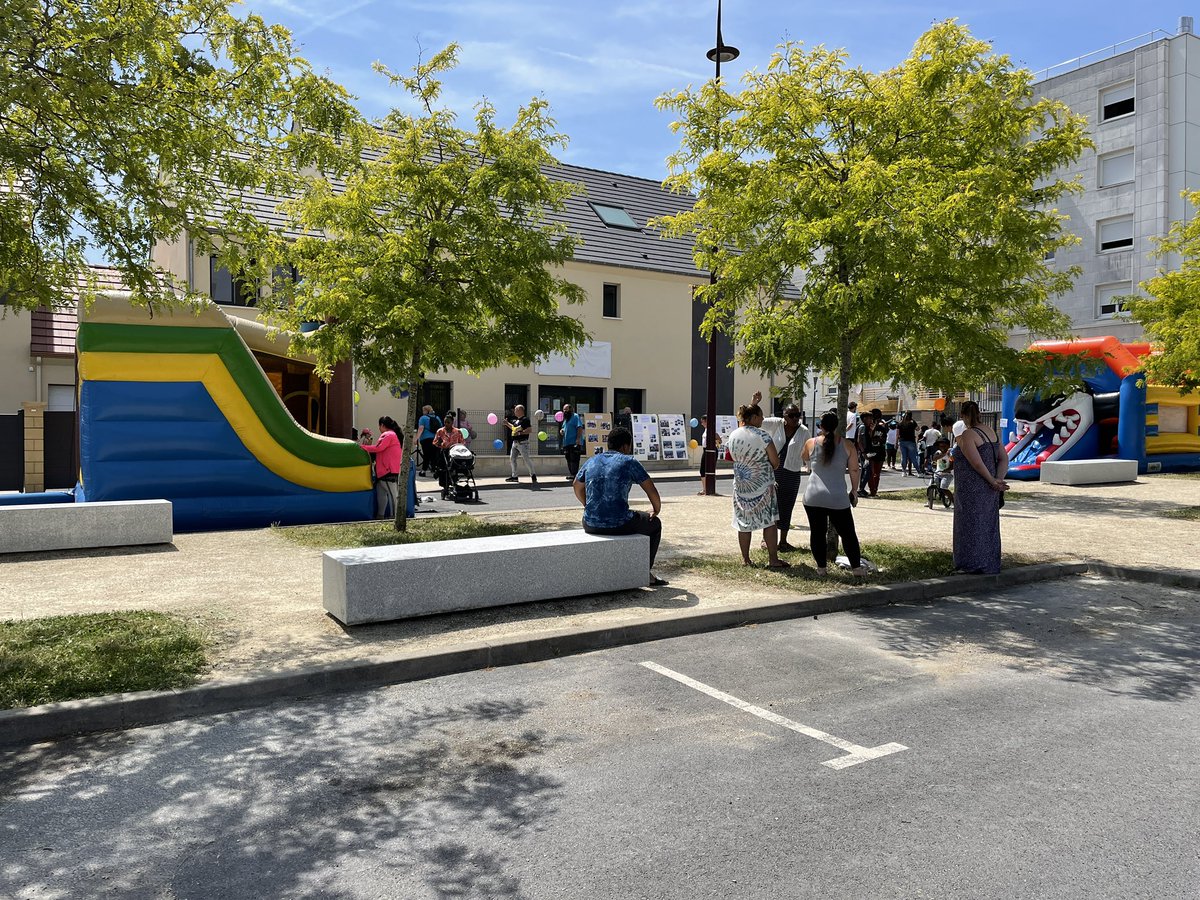phmuszynski's tweet photo. Inauguration hier des nouveaux locaux de la Régie de Quartier de Méru (60) et représenter le @CNLRQ Mouvement des Régies. Une régie au cœur des quartiers, acteur incontournable du territoire avec le soutien de la ville de  #Méru bailleurs et partenaires. Félicitations https://t.co/qUEtdZKBqV