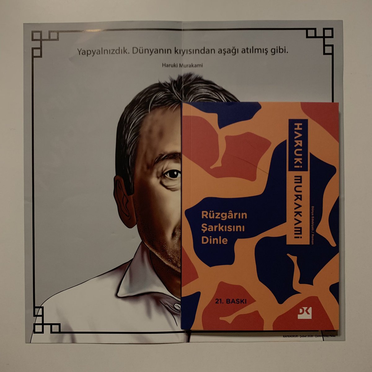 '' Herkes yürekten verdiğinin karşılığını alır.'' 

#HarukiMurakami ile tanışma kitabım yazarın ilk romanı olarak anılan çevrilmesine yıllar sonra izin verdiği #RüzgarınŞarkısınıDinle oldu. 
Okudum ve inceledim : 1000kitap.com/gonderi/170456… #kitaptavsiyesi #Japonedebiyatı