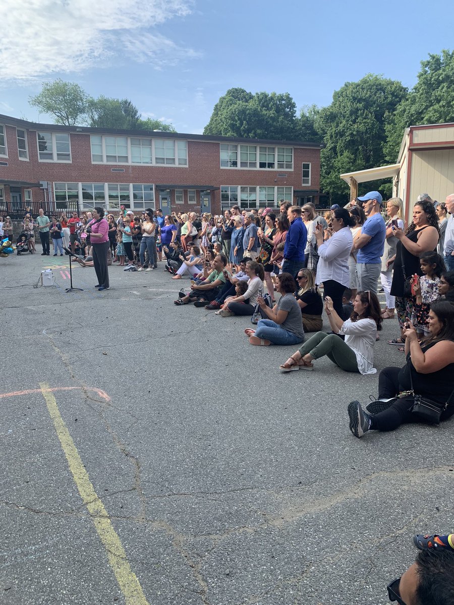 Began the day with the First Grade show! Woot!!