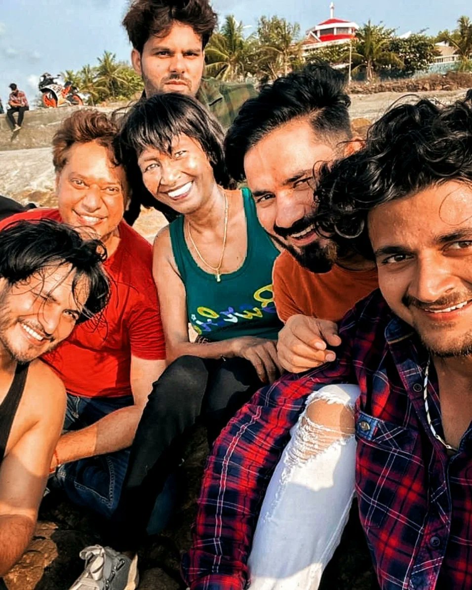 KapilKaustubhS's tweet photo. Some BTS pics of the patch work shoot of #MargaonTheClosedFile with @ravibhatia333 and our production n direction team at a beautiful location... Written & directed by #KapilKaustubhSharma #ZeenatAman #PallaviJoshi #KituGidwani #SuchitraKrishhnamoorthi #ShilpaShinde https://t.co/ZF3TzfJeXM