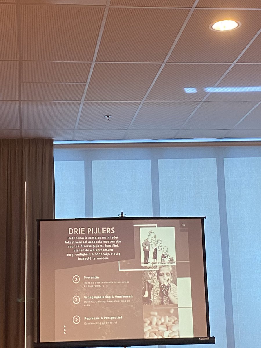 ChakirAmbulant1's tweet photo. Ik heb een zeer interessante conferentie bijgewoond in de AZ stadion in Alkmaar. Ik heb tools geleerd om de leefwereld van jongeren te verbeteren. “Van preventie naar perspectief” #noordholland #versawelzijn #netwerkdag #cimineleaanwas #hilversum #integraleaanpak #vroegsignaleren https://t.co/zsckiNYGSw