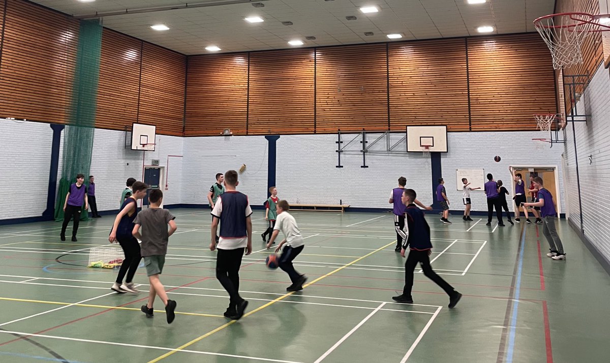 PePeterhead's tweet photo. Thursdays after School is Basketball time! Really good numbers and lots of great skills on show from everyone tonight  🏀 #bluetoonballers https://t.co/0upsmqWnVw