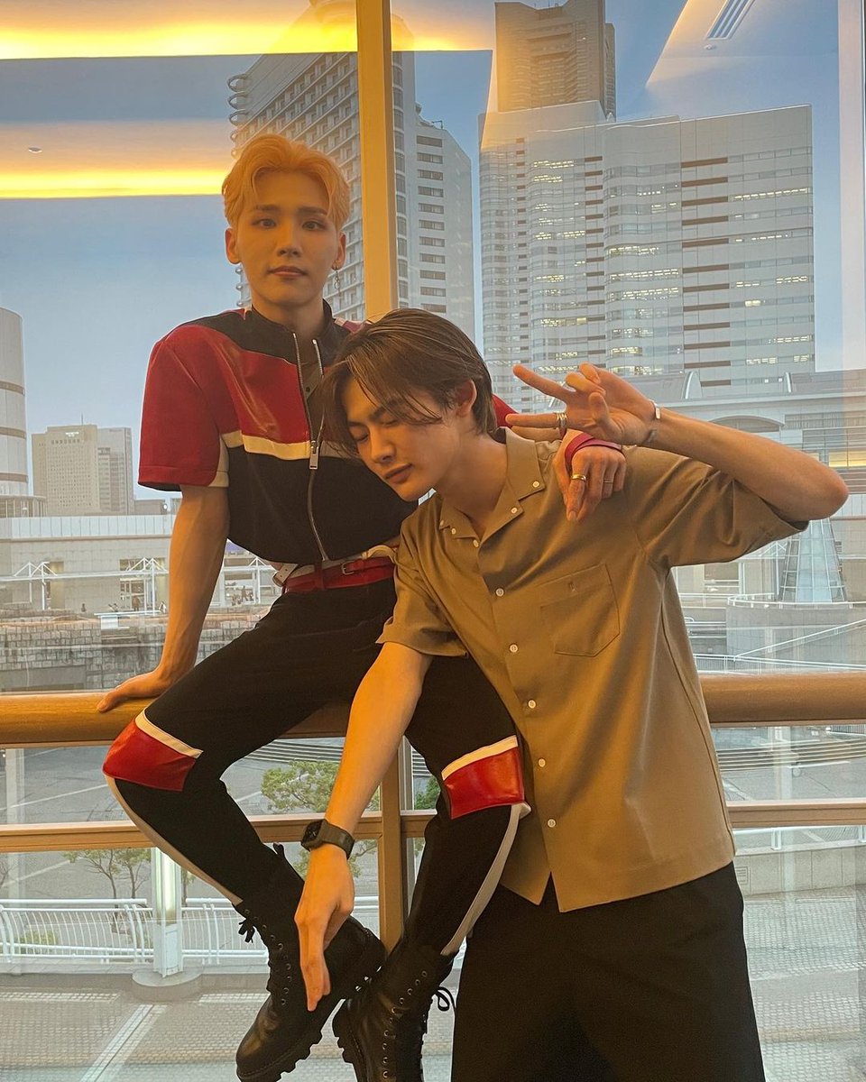 SILVERBOYSFILES's tweet photo. EXCUSE ME https://t.co/9WhB0PKKNe