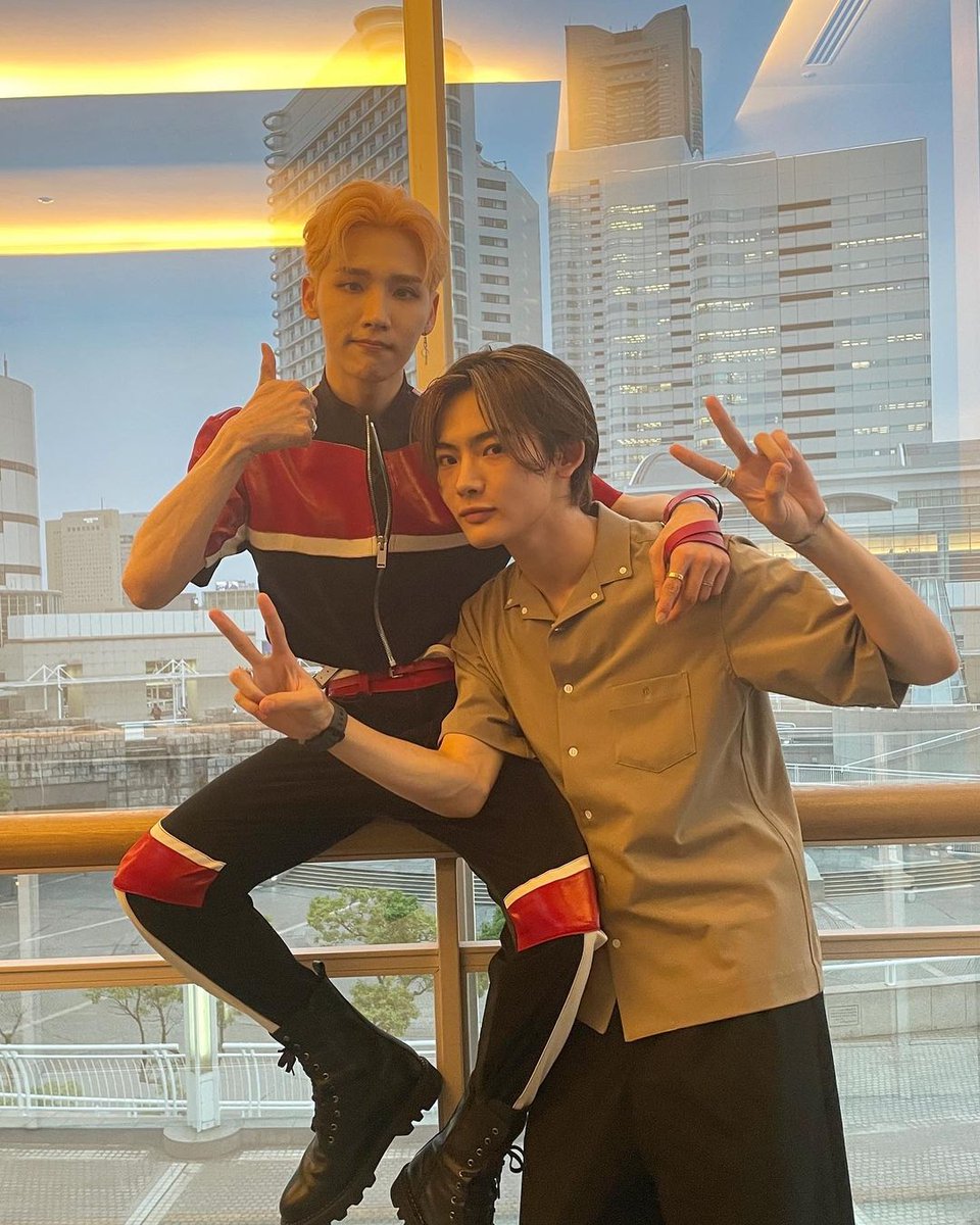 SILVERBOYSFILES's tweet photo. EXCUSE ME https://t.co/9WhB0PKKNe