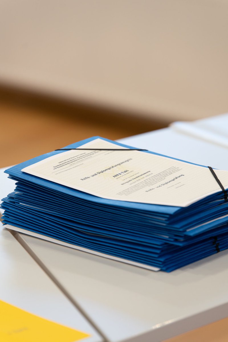 Großartiger Abschluss nach 5 Jahren am #ibchetzendorf! Die Schüler*innen der 5ABIK haben erfolgreich maturiert! Gestern Abend wurde gefeiert!