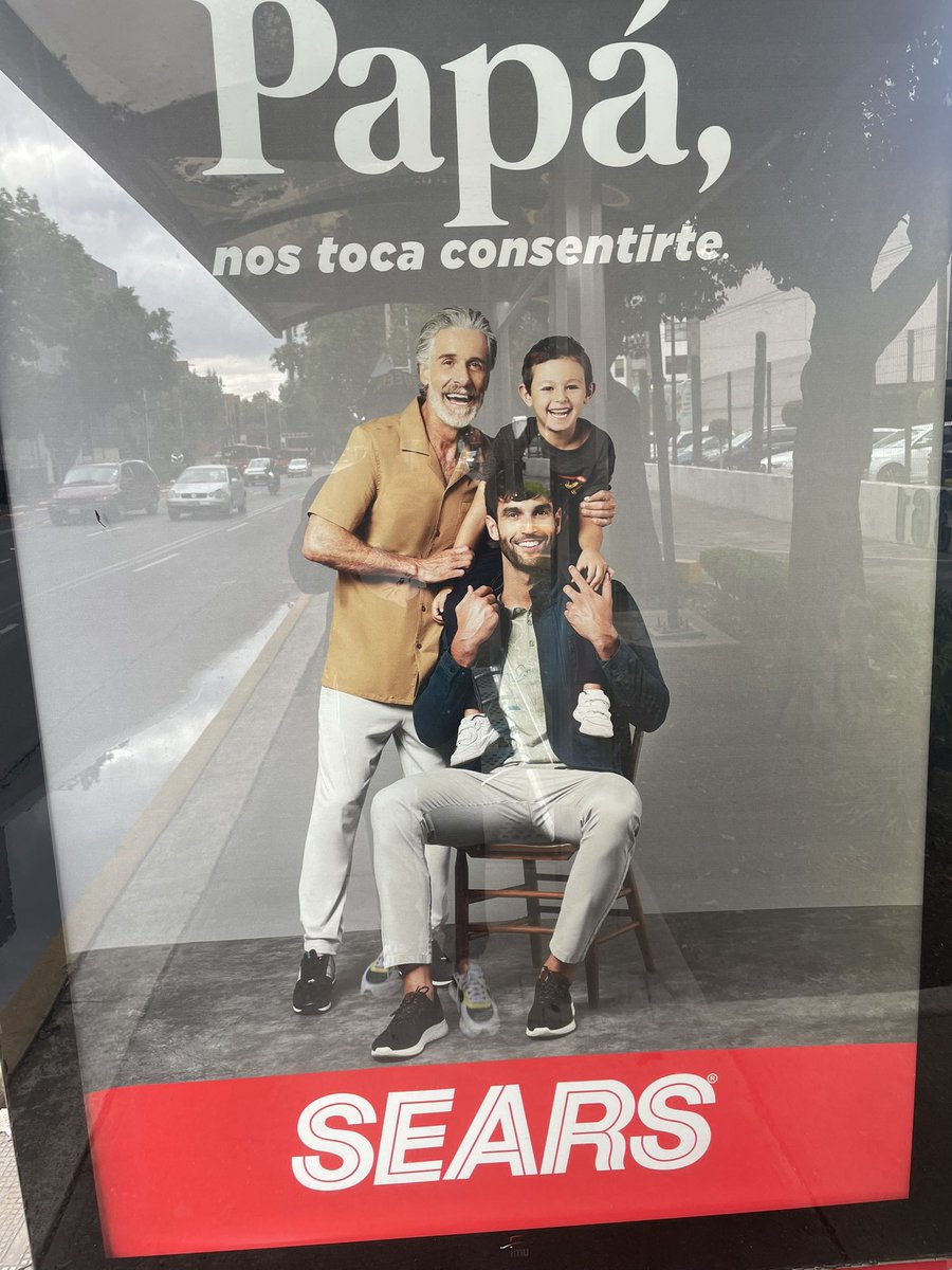 Más publicidades así: Gracias @searsmexico rompiendo prejuicios, al poner un papá de azúcar con su pareja, 👨‍👨‍👦🌈 
 #loveislove #DiaDelPadre