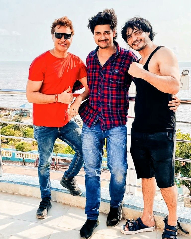 KapilKaustubhS's tweet photo. Some BTS pics of the patch work shoot of #MargaonTheClosedFile with @ravibhatia333 and our production n direction team at a beautiful location... Written & directed by #KapilKaustubhSharma #ZeenatAman #PallaviJoshi #KituGidwani #SuchitraKrishhnamoorthi #ShilpaShinde https://t.co/ZF3TzfJeXM