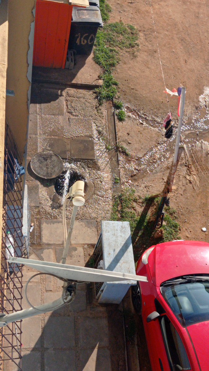 alerta_forestal's tweet photo. @esval_chile hola buenos días ,les hablo caso de forestal isla pascual de viña del mar  lleva 3 días así alguna solución? https://t.co/2jSVBjvaWf