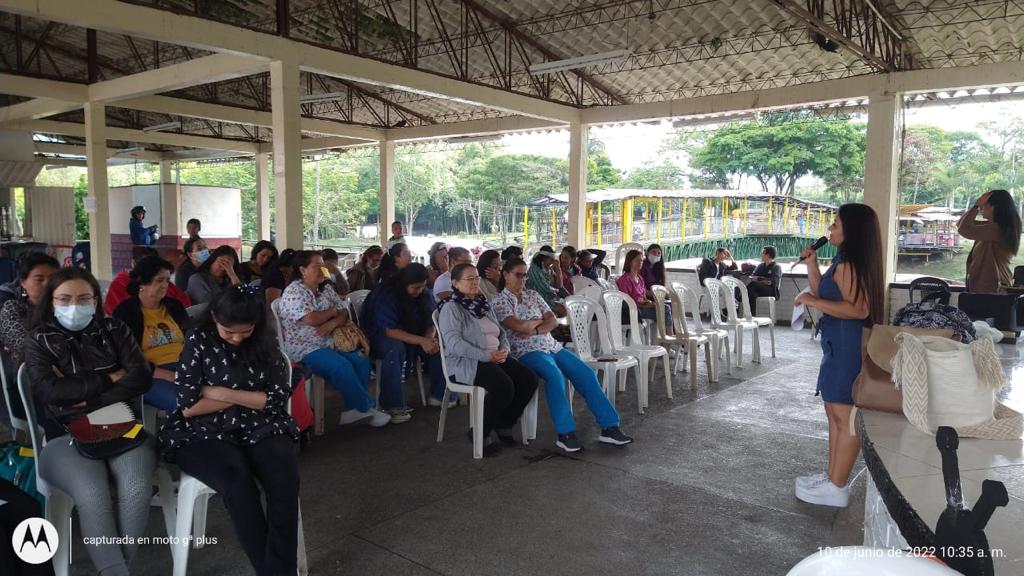 SDosquebradas's tweet photo. #BuenasNoticias 🚸  Madres comunitarias de los Hogares Comunitarios de Bienestar Familiar HCBF de #Dosquebradas, participaron de la socialización del proceso de tránsito armónico para los pequeños que pasan a las instituciones educativas junto al equipo de primera infancia. https://t.co/xQIdnPnt4L