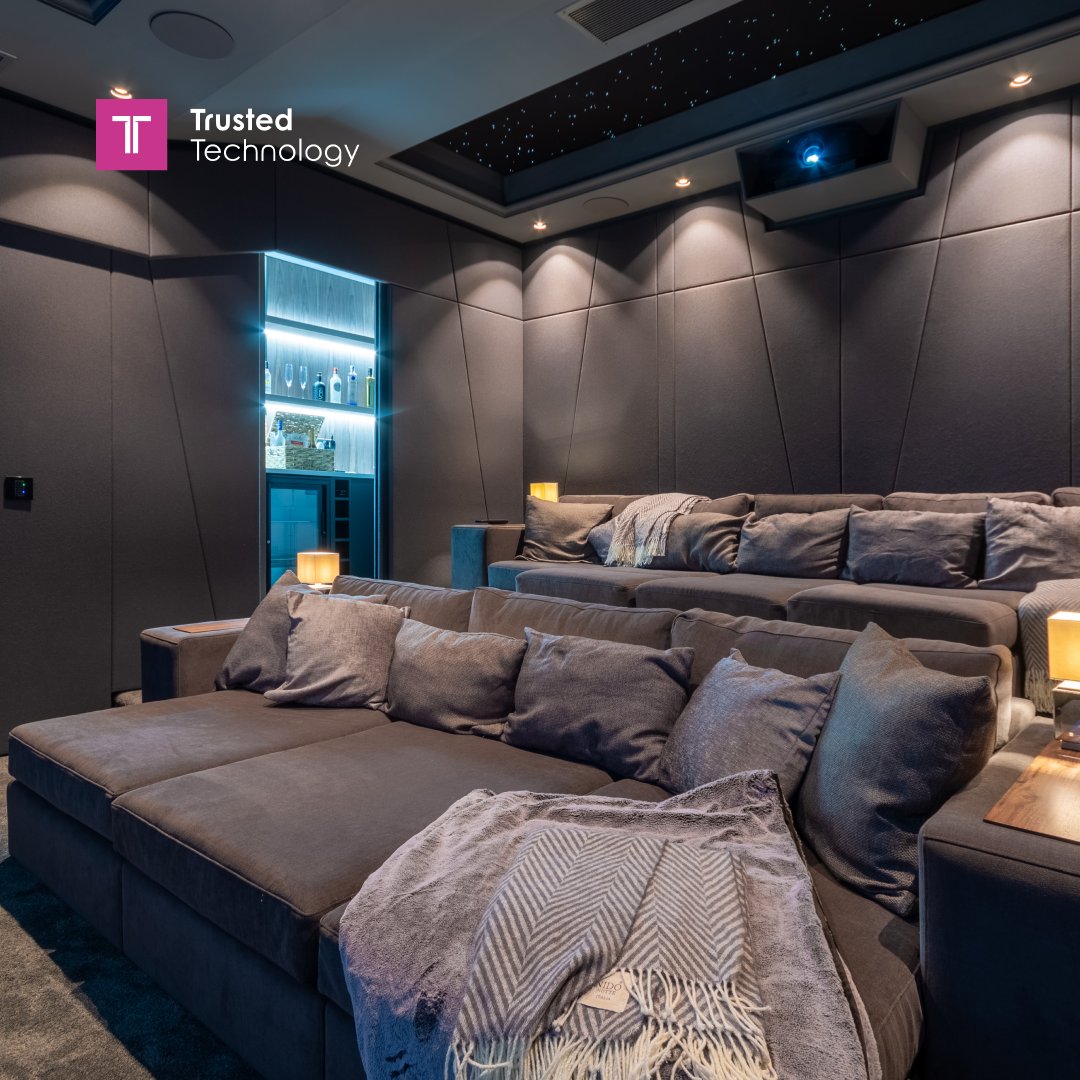 How comfy does this look? 😍

Did you also spot the discreet integration of the mini bar? What a great way to maximise the space! 🙌💫🍸

#smarthome #homecinema #bespokehomecinema #luxurycinema #minibar #lightingdesign