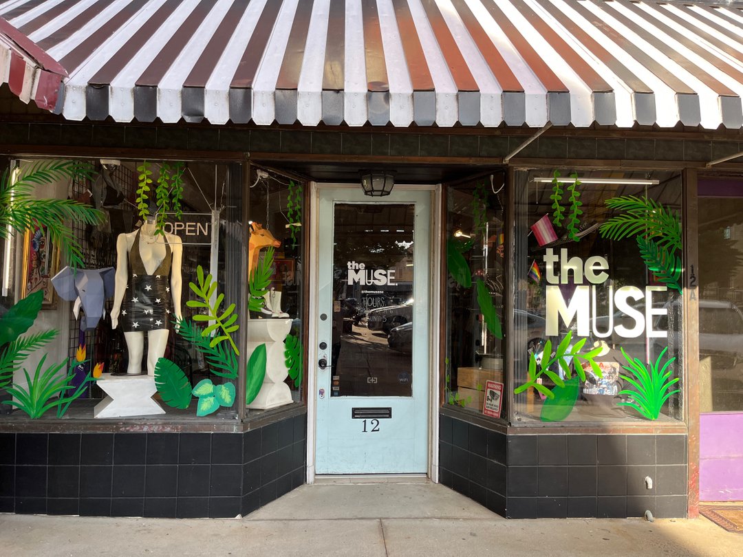 Slide through 
*THIS WEEK*
THURSDAY - Saturday: 12-5 

 #fashion #style #themusenc #themuse #vintage #vintagefashion #newgrahamnc #grahamnc #chapelhill #durham #mebane #destination #thrift #secondhand #smallbusiness #raleighnc #elon #uncg #burlingtonnc #greensboro #hillsboroughnc