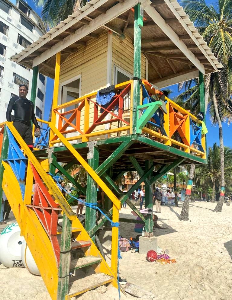 RGalindoBueno's tweet photo. En compañía de @ACODAL y @GobernacionSai visitamos la Playa #SprattBight para inspeccionar el estado de cumplimiento de esta playa frente a los criterios #BlueFlag 🔵, en el marco del proceso de asistencia técnica a los 10 destinos del país concursando en este reconocimiento. ⛱️ https://t.co/3LxkTFpWdI