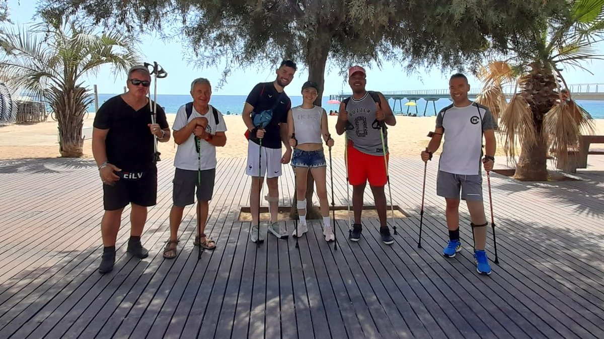 IGuttmann's tweet photo. 😀 Pacients de rehabilitació funcional han anat a la platja de Badalona i mentre un grup ha fet un trekking suau l’altre s’ha banyat al mar i ha pogut conèixer l'assistència a la platja i les ajudes tècniques disponibles com ara crosses, cadires amfíbies...🌊☀️ https://t.co/VCnbPj9rz3