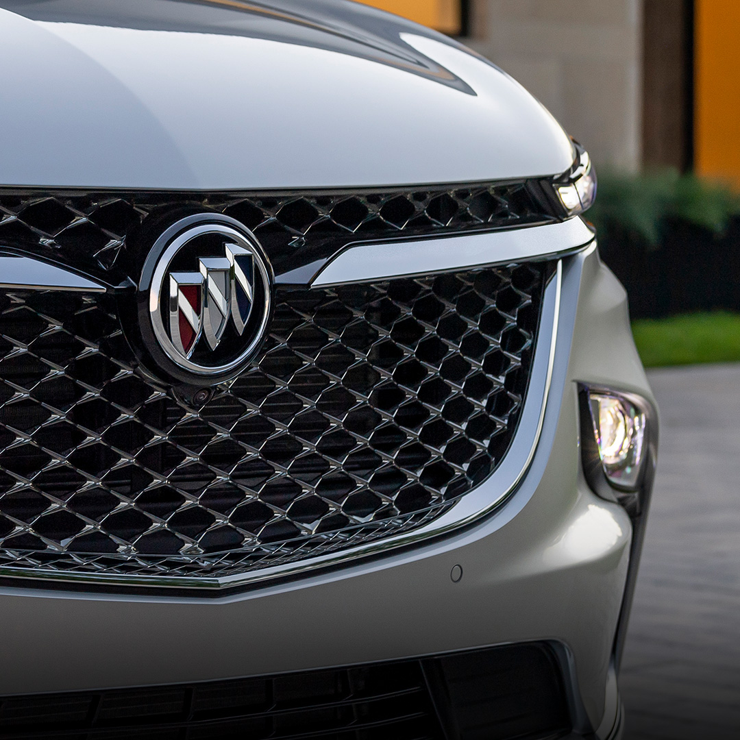 La nueva #BuickEnclave es impresionante hasta cuando te acercas a su parrilla. #UnLujoParaCompartir