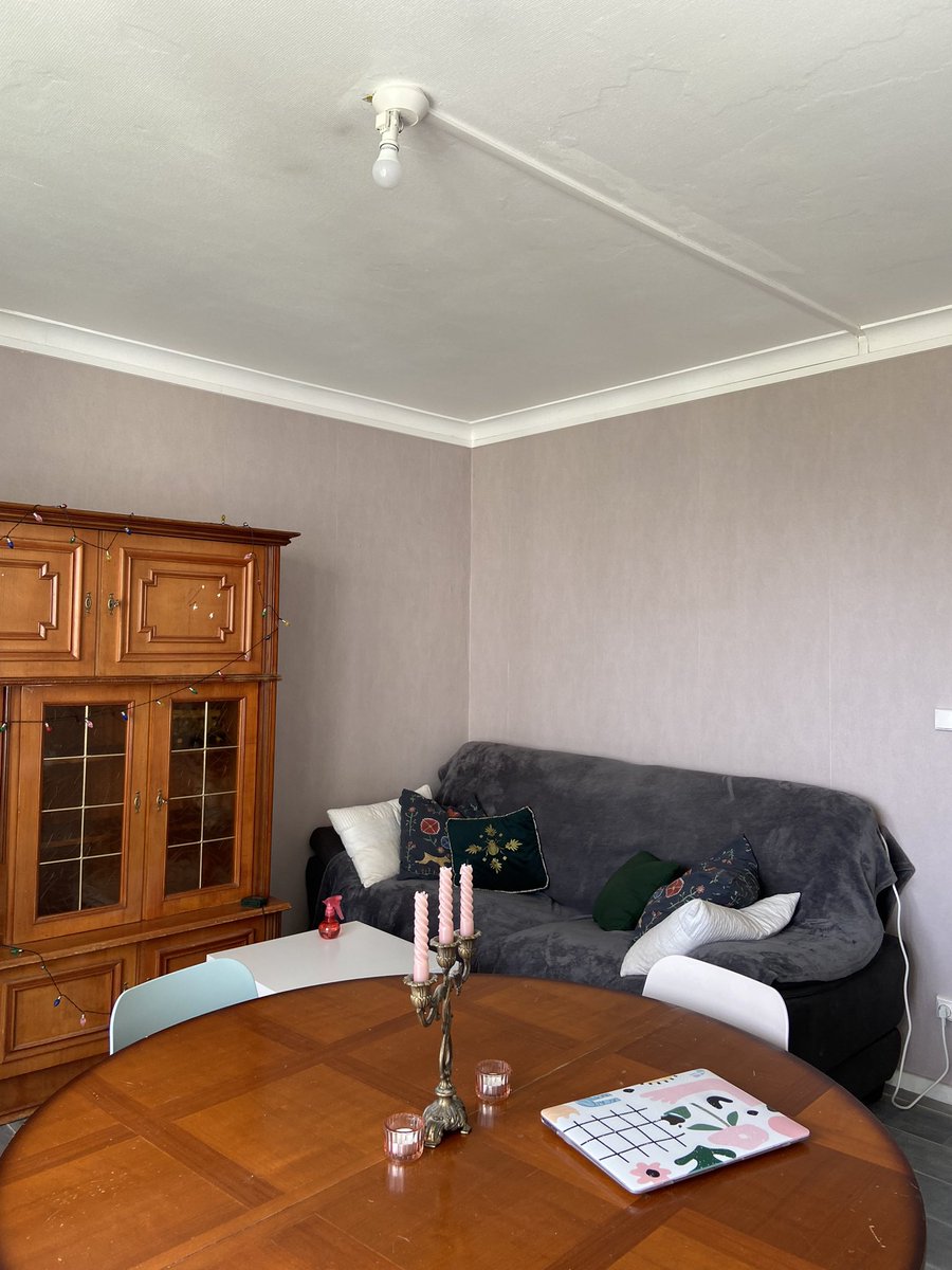 shampoingfrange's tweet photo. Une place se libère en septembre dans ma coloc meublée à Rennes : 75m2, salon + balcon, toilettes et sdb séparées. L’appart se situe à Villejean, juste à côté de Rennes 2. Commerces, bus et métro à proximité ! Loyer de 325€ avec les charges (rajouter 4€ de wifi/mois). RT svp https://t.co/tk7rxYNORW