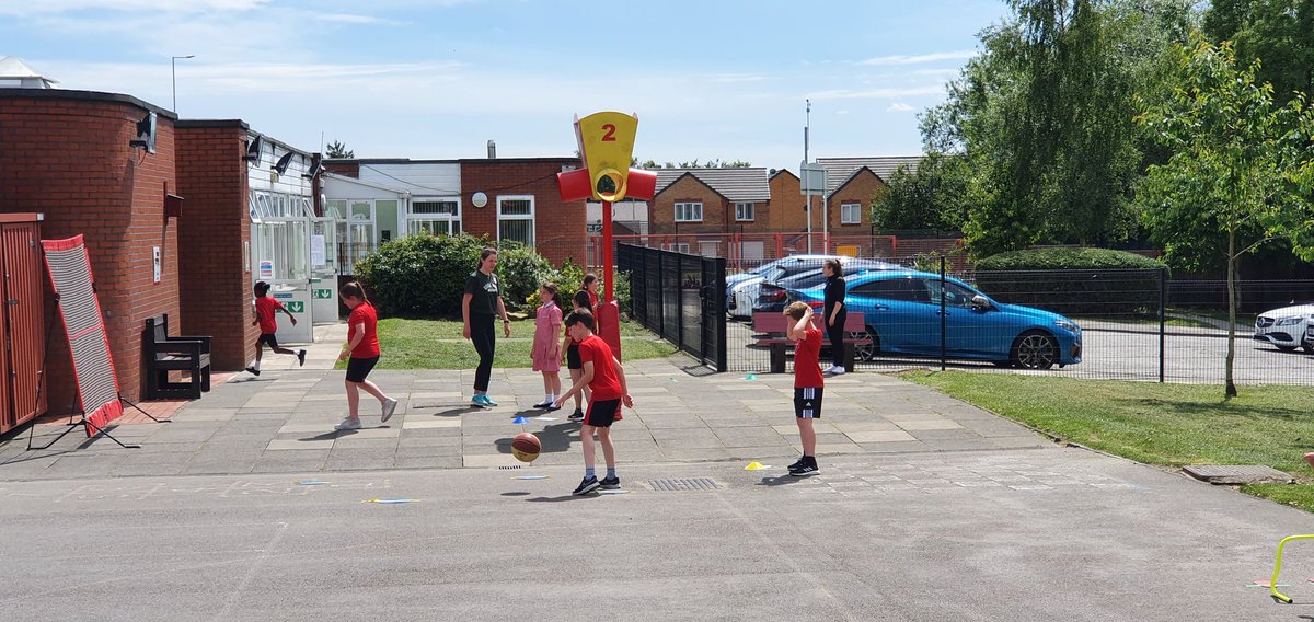 MoveWellFG's tweet photo. It was awesome working with @StJamesSkem Y4 pupils in the 🌞 today. They showed impressive fundamental movement skills &amp; had some great #coproduction ideas for a #physicalactivity intervention! Great work Y4, see you next term👏👏👍
@PhysActivityEd @LJMUPAEx @RPOTyler @emma_ash https://t.co/jCda90uQps