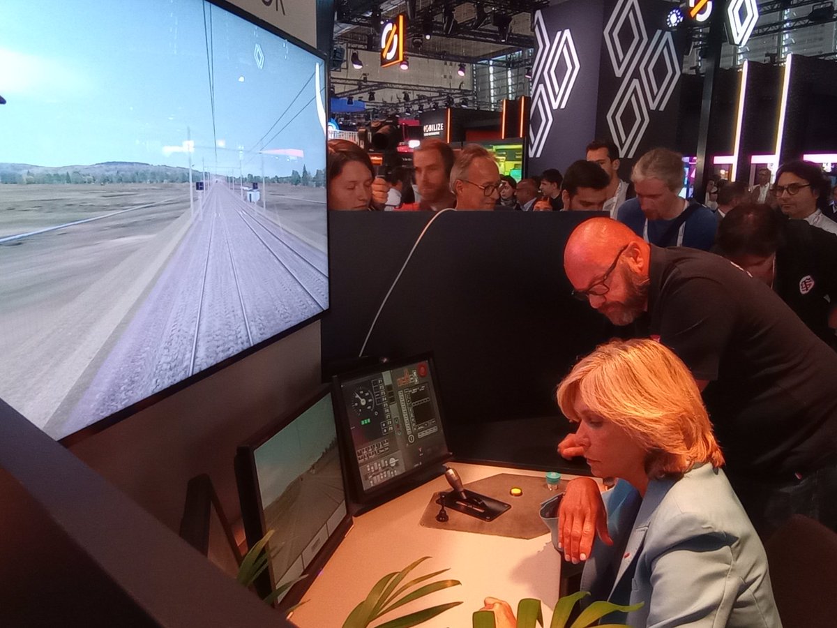 Elodie 🌸 tweet media