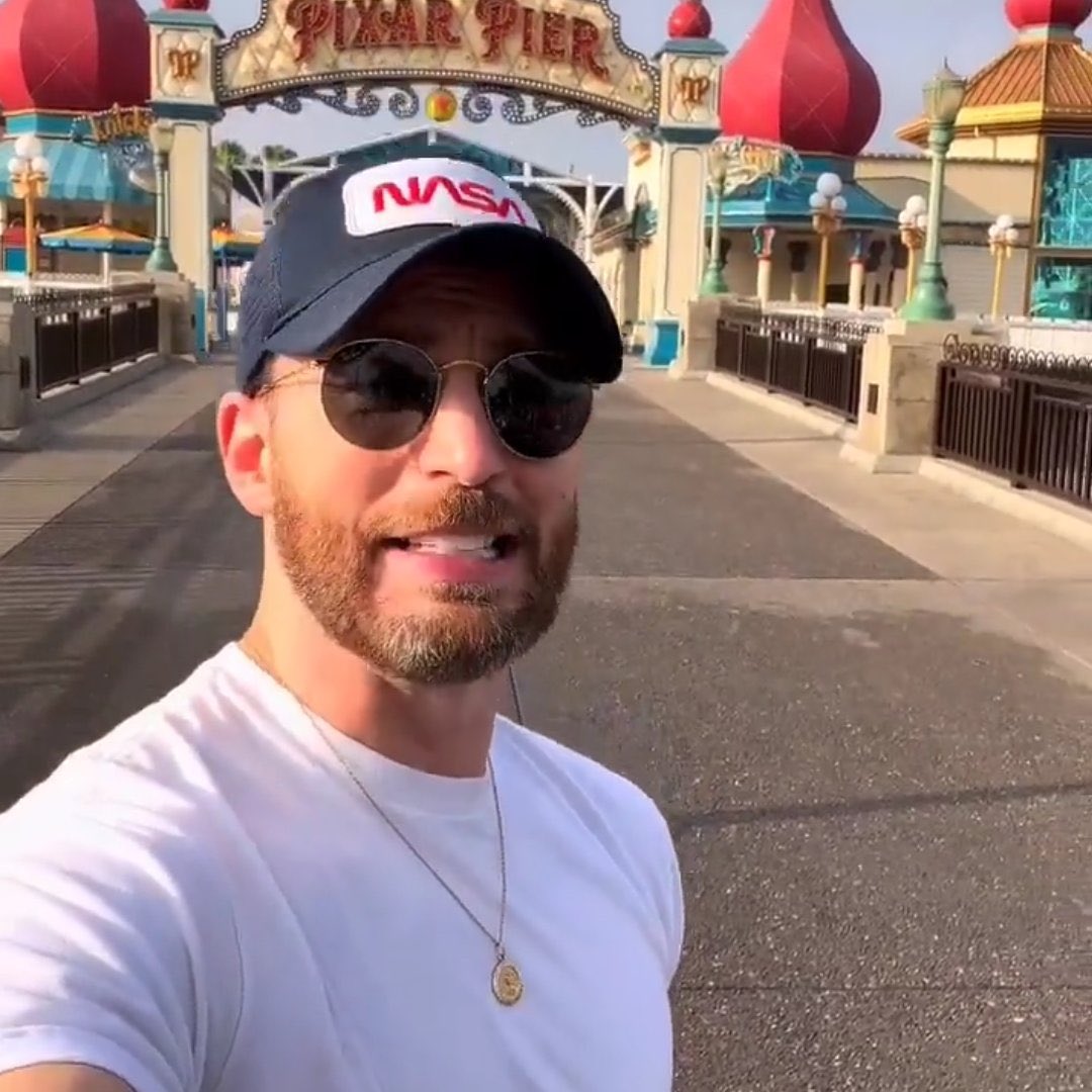 fioridorgoglio's tweet image. he said: disneyland vlog ✨✈️