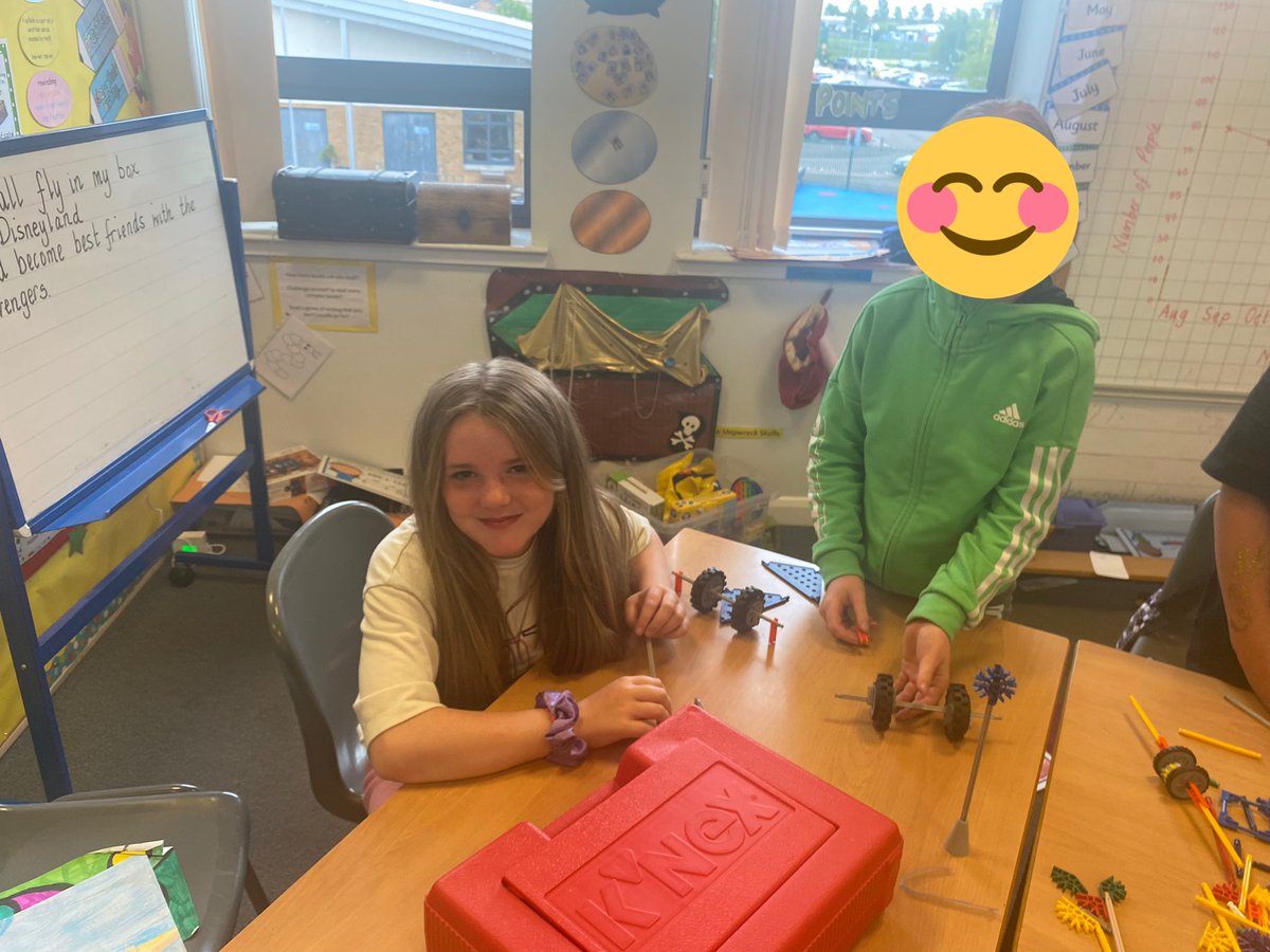 StTimothysPS's tweet photo. Some K’Nex Challenges in Room 12 #healthweek22 https://t.co/hnJM456SlI