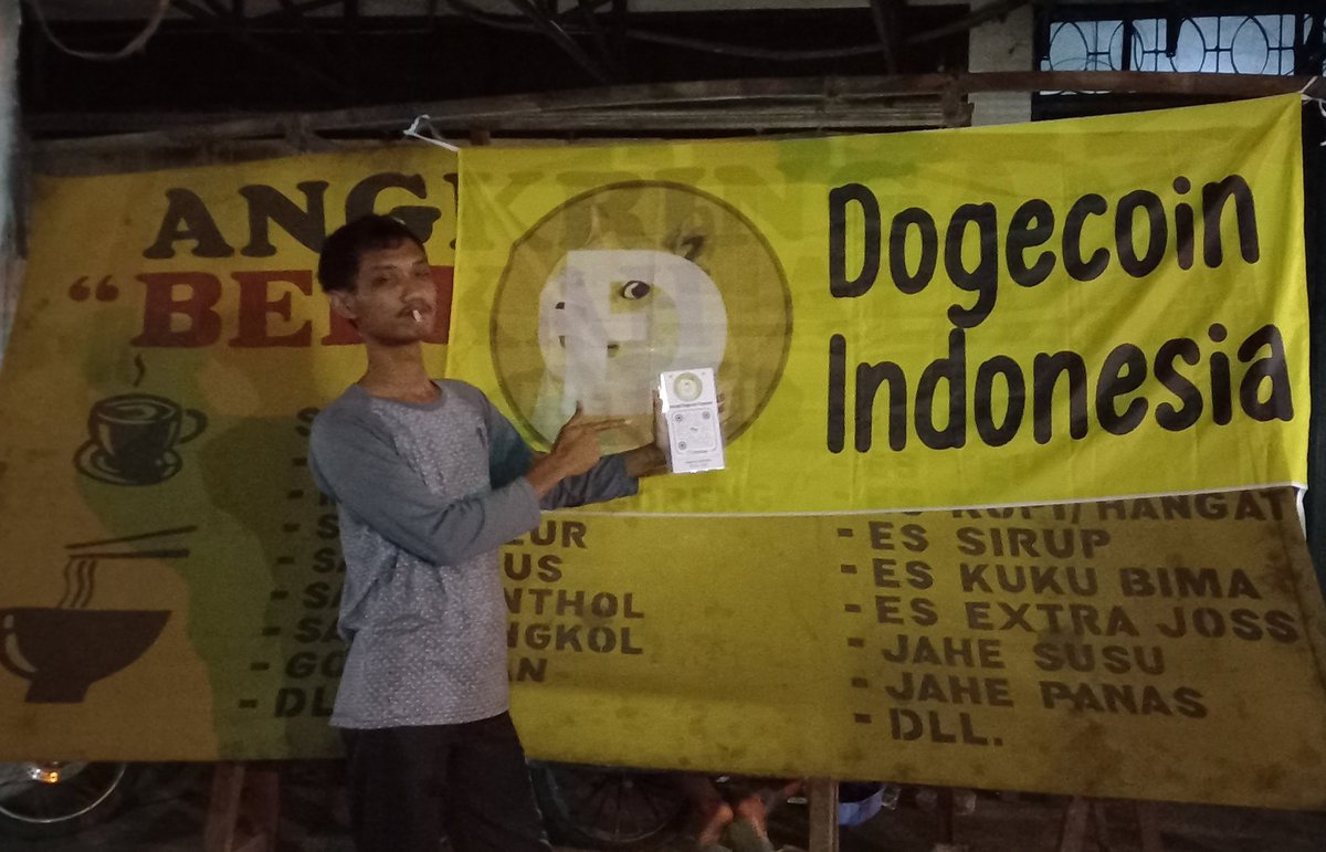 pangeranxnyamat's tweet photo. Whatever you do with #dogecoin must be fun. With a clear logo and name, it is very proud of our community here
If people come and ask what is $DOGE, we are happy to explain, download MyDoge, you can pay for it here.
It's volunteer militancy for #dogecoin
@elonmusk @westcoastbill https://t.co/M6LrxJYJmB