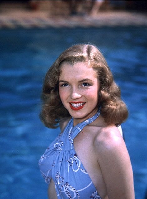 thatmarilyngirl's tweet photo. Norma Jeane by Richard C. Miller, 1946. This was one of the shoots before signing a contract with Twentieth Century Fox and changing her name to Marilyn Monroe. She continued to model for work as it took several years for her to breakdown into the film industry. https://t.co/HafFa90AT2