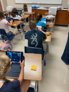 TCodecamp's tweet image. Students designed a program with Scratch and created their own game with Bloxels!