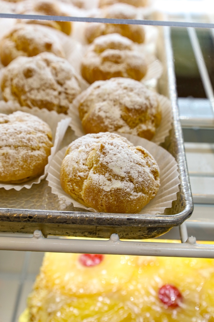 In the mood for something sweet? 🍰 ⁠
Stop by Nadler's today to view our entire selection of sweets baked in-house daily!⁠ 🎉 ⁠