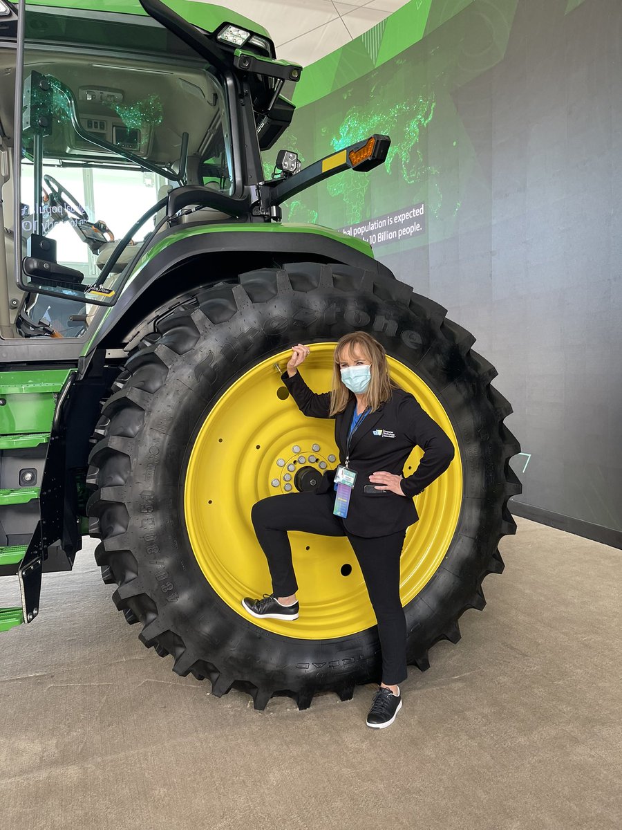 Best part of my job- all the great companies and people I work with. This weekend we kickoff #CES2023 with @JohnDeere at our presser in NYC. Always a crowd, and personal, favorite @CES