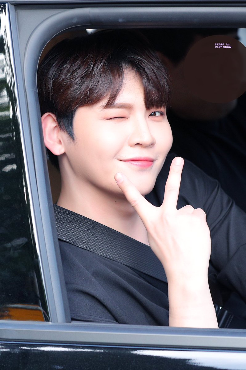 STARE951111's tweet photo. 👀 

🔵🟠⚫️⚪️

#업텐션 #UP10TION #노수일 #쿤 #KUHN @UP10TION https://t.co/GCSUQ1qOpm