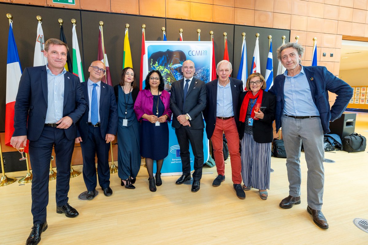 SritaHeide's tweet photo. Great opportunity to be part of the European Economic &amp; Social Committee of the EU. We represent business &amp; trade and also discuss how all type of changes &amp; transformation are affecting our lives, our organizations and our roles. #change #leadership
Photo:EESC/CCMI https://t.co/9c6pfhuIp4