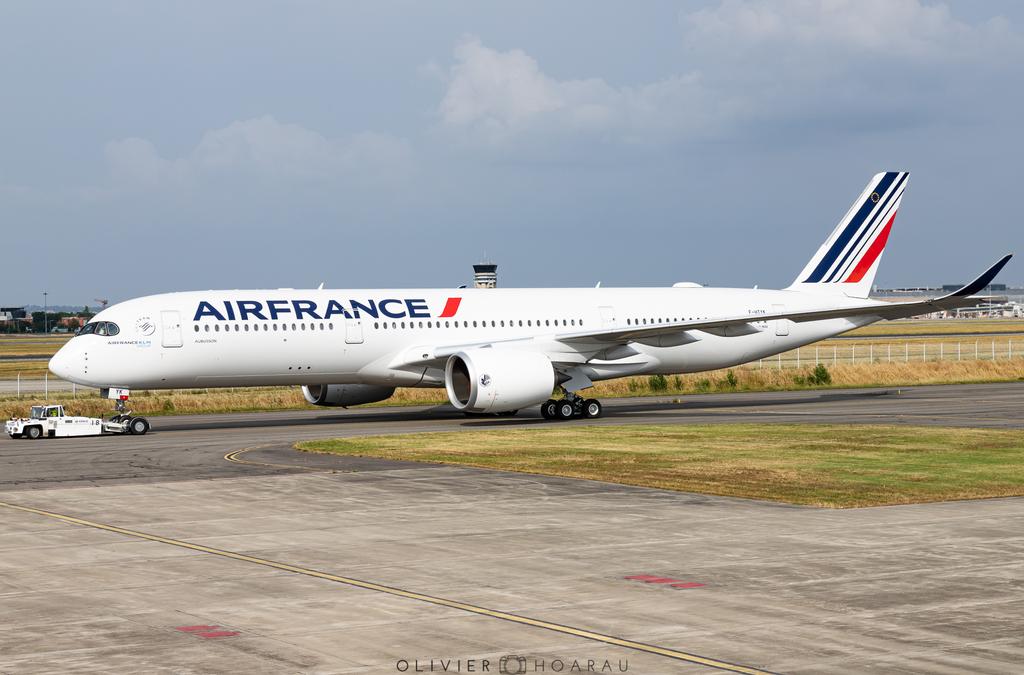 OlivierHoarau's tweet photo. 🇫🇷 Back to 2021, #Aubusson, the 10th #Airbus who was delivered to @AirFranceFR 🥂👋
#AvGeek #airfrance #airfranceisintheair #fhtyk @A318111 https://t.co/jJzAfXlOoF
