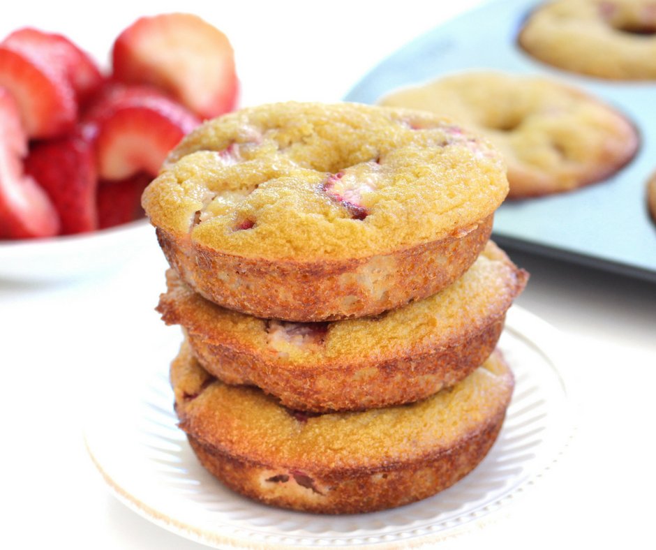 What's better than strawberry shortcake?! Strawberry Shortcake DONUTS! 🍓🍩Get the recipe for these #paleo donuts here ---> bit.ly/2IjX1xs #willrunfordonuts #runchat #fuelsmarter