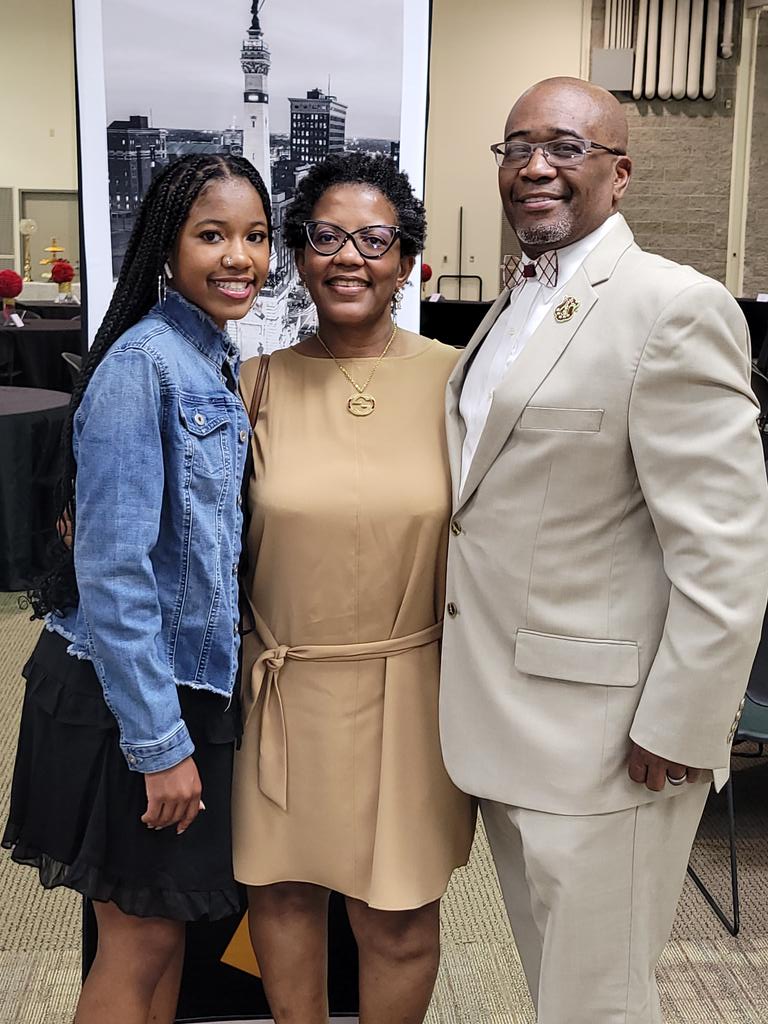 henry196350's tweet photo. Just want to say super proud of Tabatha @imluvinmycurls. #INNOPOWER Black excellence in education. https://t.co/YDOSnrYKIT