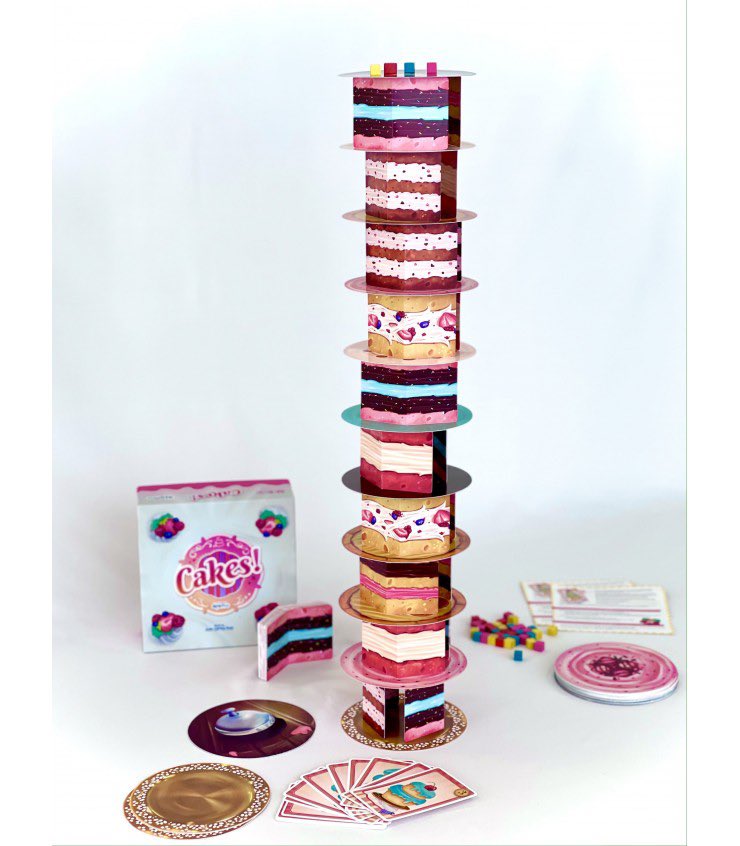 ¿Preparados para hacer la tarta más alta en el menor tiempo posible?.

CAKES! es un divertidísimo juego para toda la familia donde los jugadores deberán mostrar su habilidad, pulso y equilibrio montando pisos de tartas en una bandeja.

Es ideal a partir de los 5 añitos.