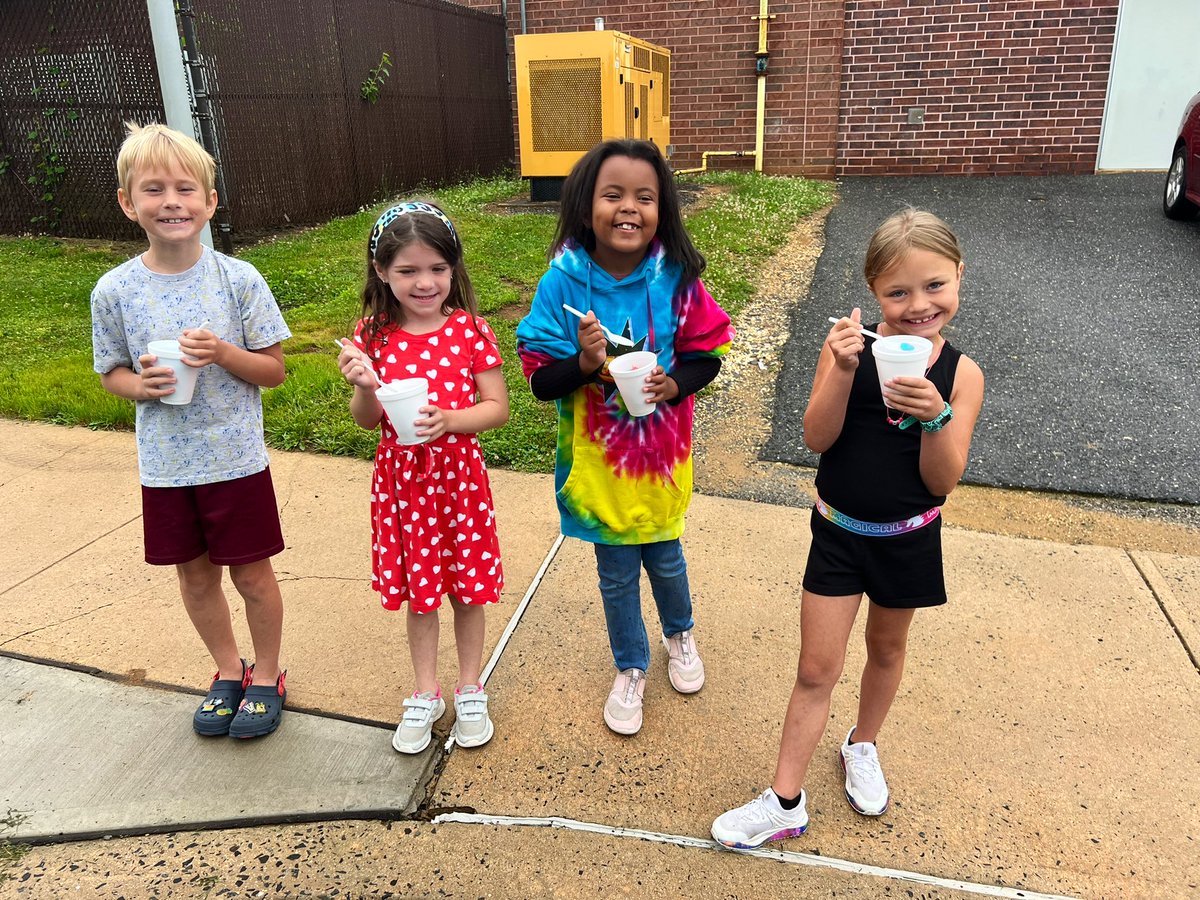 CRAS_cina's tweet photo. W is for Wonderful Surprise Day!🍦🍧 Thank you so much to our PBS team for treating our whole school to some Italian Ice for a very special end of year surprise! #ABCcountdown to summer is coming to an end!☀️ https://t.co/kTGk9e4oq0