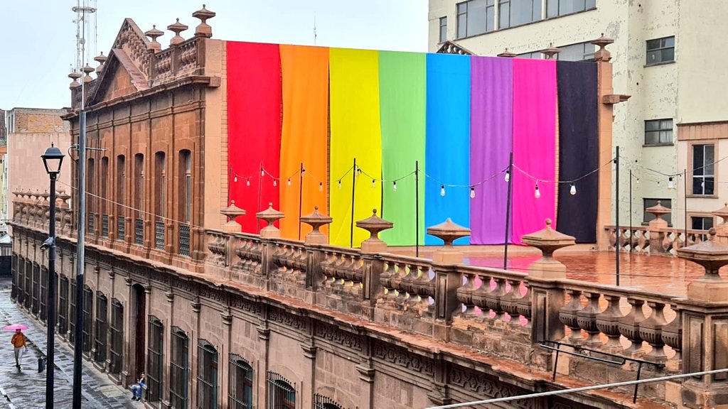 museomacslp's tweet photo. B-b-b-b-buen dí-dí-dí-día....🥶❄️
Que tengas un hermoso jueves, ponte sueter🏂
#FestivalUMBRELLA 🏳️🌈 #MACSanLuis #UmbrellaFest #MACSLP https://t.co/MAupGAISrX