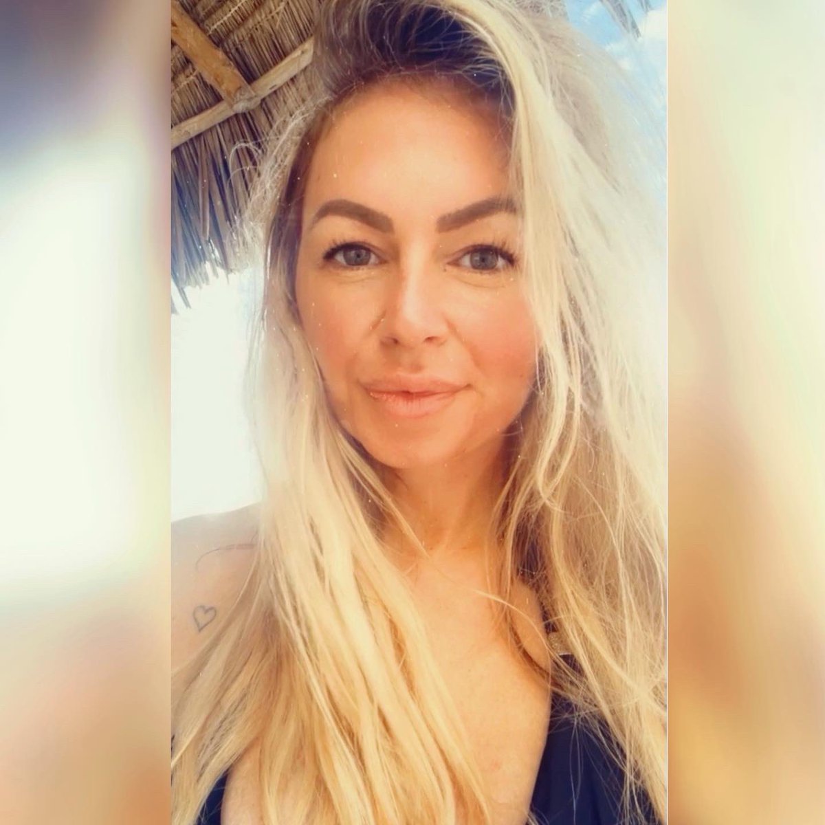 ☀️🇬🇧☀️🇬🇧☀️🇬🇧☀️🇬🇧☀️
Corrr Blimey, It’s Cracking Flags Petal!
When it’s currently warmer in the UK than Zanzibar, you know it’s a hot one!
Don’t forget to slap on that sun screen kids &amp; make the most of it whilst it lasts😎
🇬🇧 28 Degrees 
🇹🇿 27  Degrees
#UKWeather #miniheatwave #UK