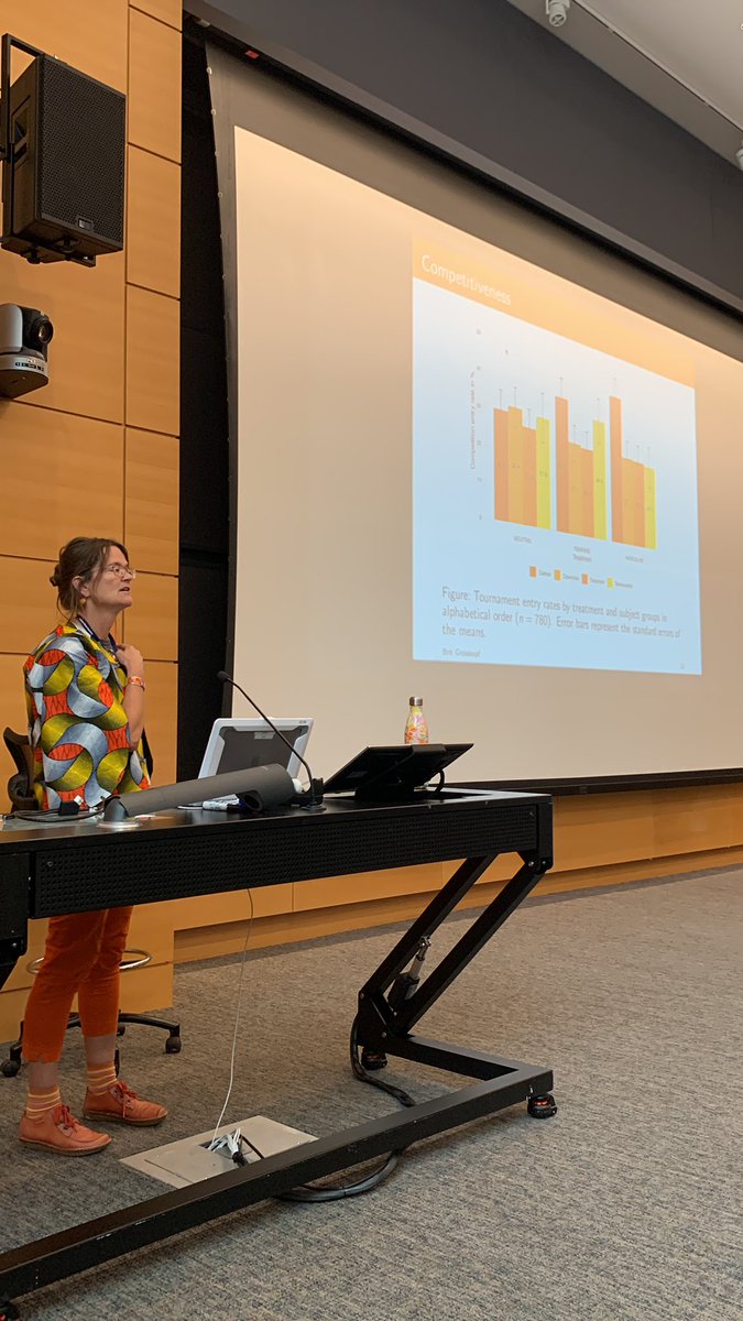 Laura K Gee tweet media