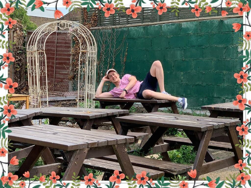 TheUPGarden's tweet photo. Alex is the @Forest_Tavern manager.
Alex was updating their picnic benches & offered the old ones to The Up Garden.
Alex helped to load them into our van.
Alex said yes to posing on the donated benches for your social media likes.
#BeLikeAlex๐๐ฝ https://t.co/RJ81Nx5Hdi https://t.co/5hMZLgt5AV