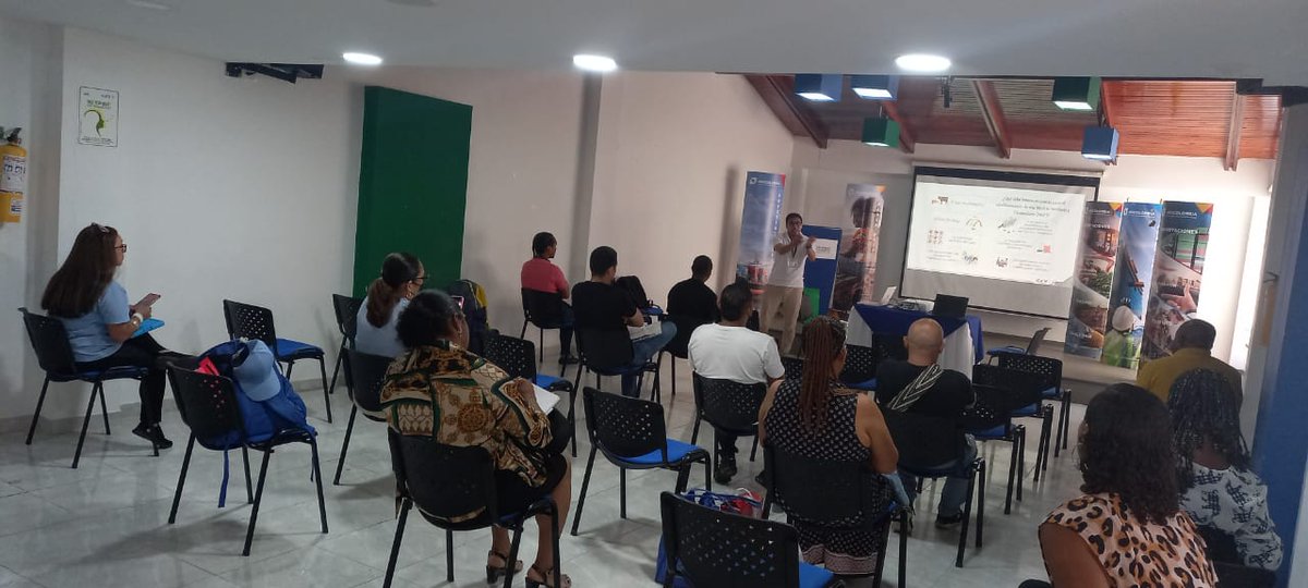givaxt's tweet photo. Hoy realizamos #FuturExpo para #Sanandres donde empresarios y emprendedores conocen herramientas para fortalecer y desarrollar su capacidad exportadora y estrategias de internacionalización. @PROCOLOMBIACO  @Camarasanandres https://t.co/A4Iw4iSXWP