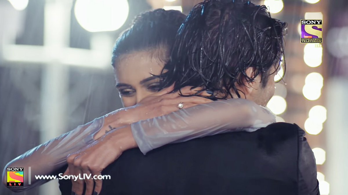 mererangonmein's tweet photo. The fairytale moment🥺. My babies look so good together 😭😭❤️❤️.
ICONIC DEVAKSHI CONFESSIONS https://t.co/pYICuLschy