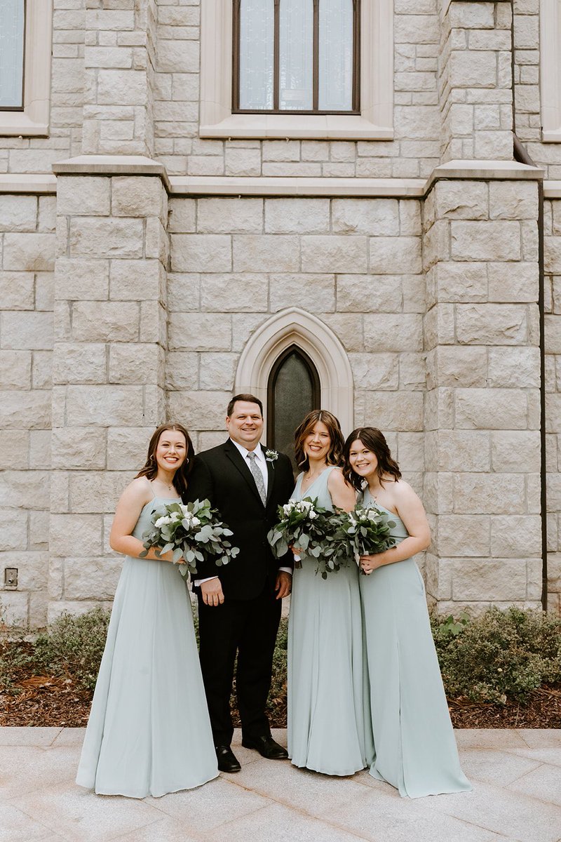 I love these three 🤍 mom and dad celebrated 26 years together yesterday ☺️ I am so grateful for the example they have set for Chlo and me!