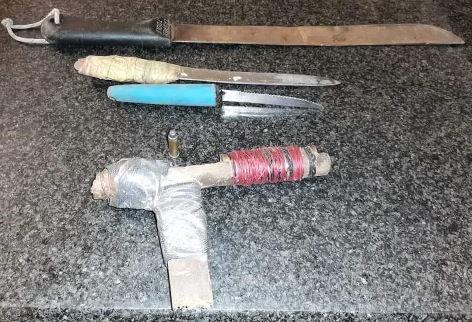 MARIUSBROODRYK's tweet photo. #ZipGun A suspect in his thirties was arrested in the Garden Route and charged for the illegal possession of a firearm. These homemade guns are illegal. https://t.co/tC8n87xElP