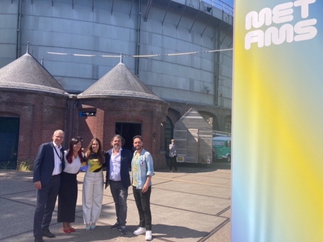 Thank you to everyone who contributed to yesterday's inspiring discussion at @met_ams! 

@BreadBreaker22, Async Art Co-Founder and CMO, spoke on the 'Unbound Potential...' panel alongside @lucasguzman3d, @MereltjevanH, @wobergmann, and @FarbodSadeghian 🎉 

#METAMS #AsyncArt