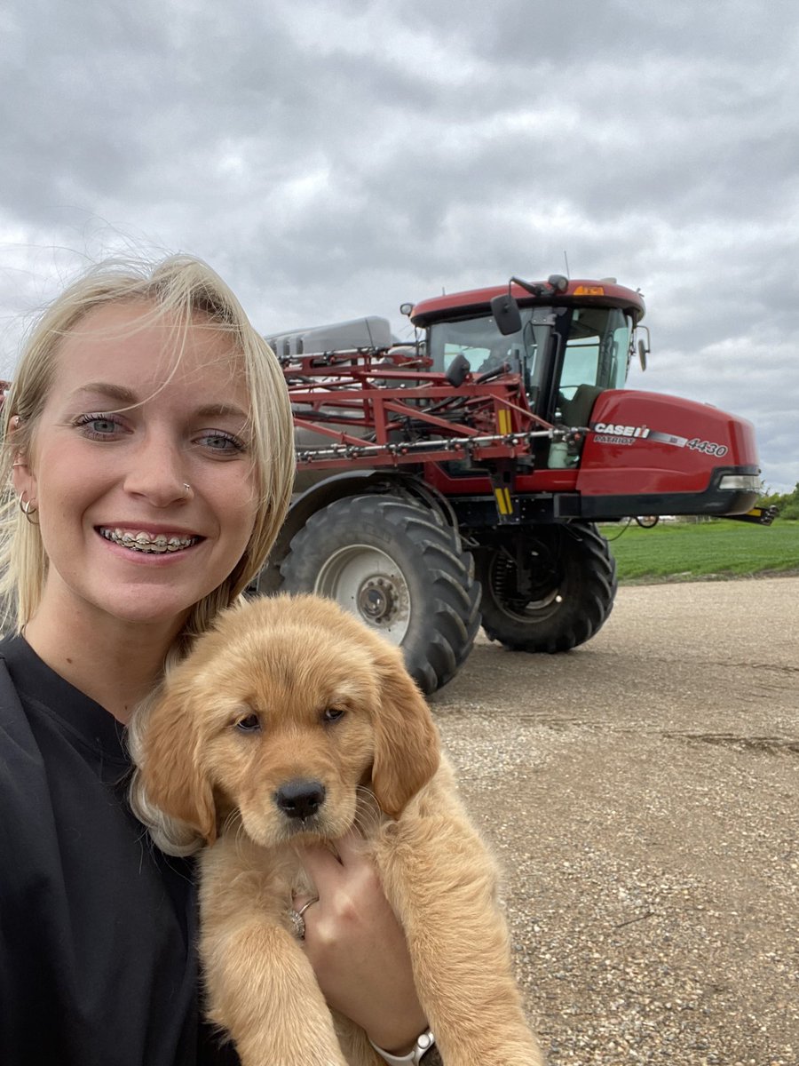 MarinaGampe__'s tweet photo. Harley and I got the other half set up to go on @FieldViewCanada  once the ground dries up a bit. Thankful for the rain. #timetospray #infinity @Bayer4CropsCA https://t.co/E9V5VwQTsT